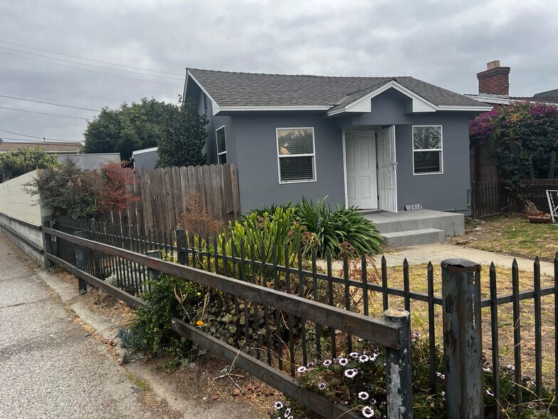 Building Photo - 12412 Gilmore Ave