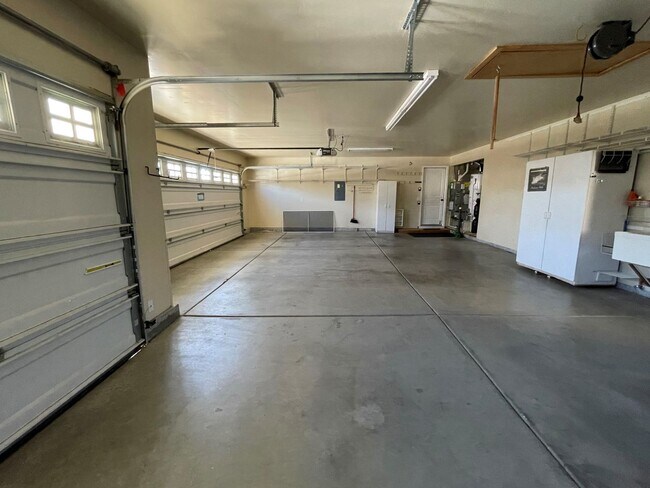 Building Photo - Beautiful 2 bed 2 bath home in the Woodbridge Subdivision.