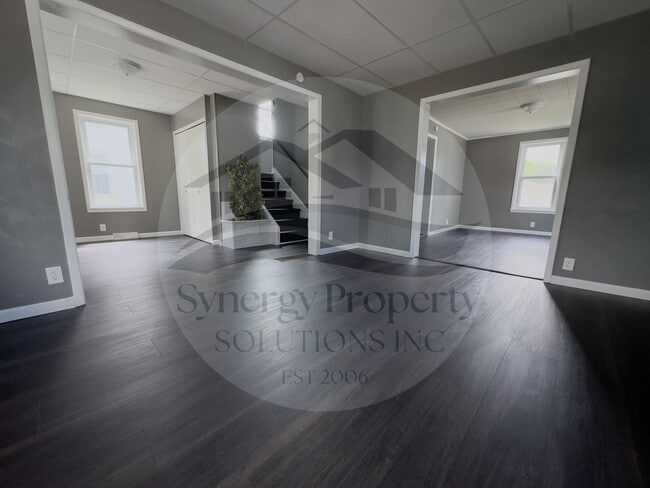 Building Photo - Crestline Home Available Now