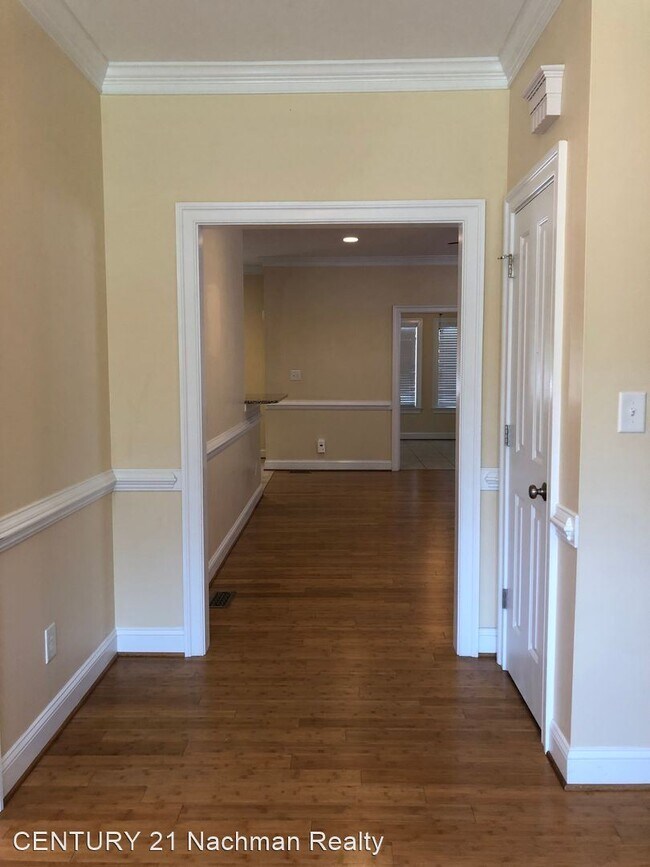 Building Photo - 5 br, 4.5 bath House - 116 Manhoac Run