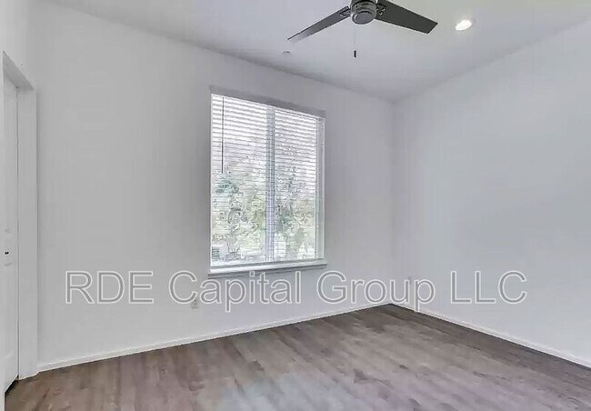 Building Photo - 3275 Dallas St