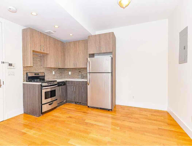 Building Photo - 871 Bergen St