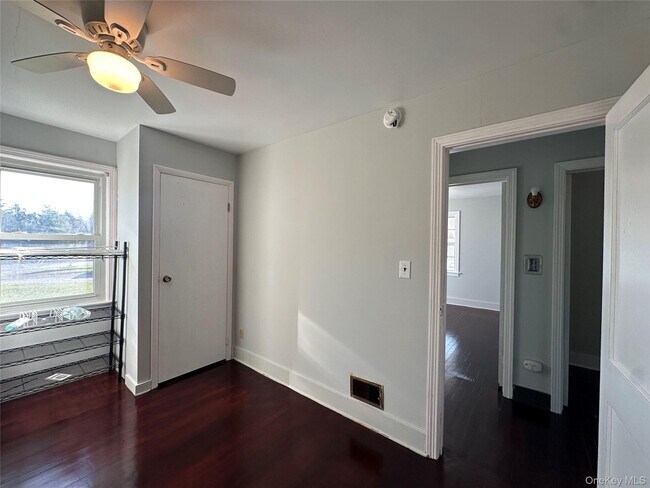 Building Photo - 496 Bloomingburg Rd