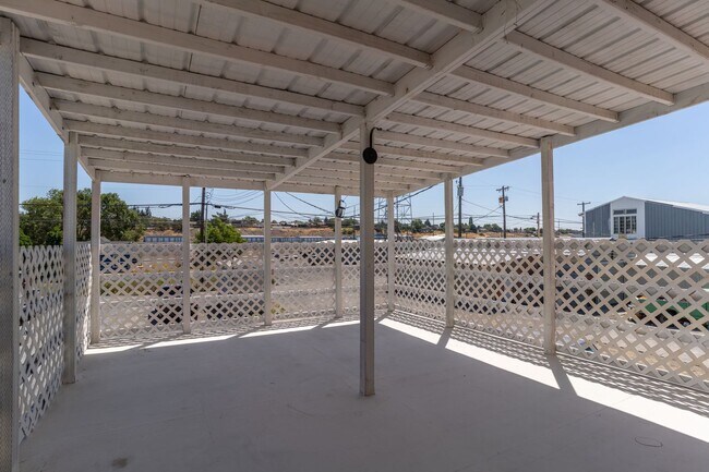 Building Photo - Chavez 426 Basin St NW 1 Unit + 1 Com