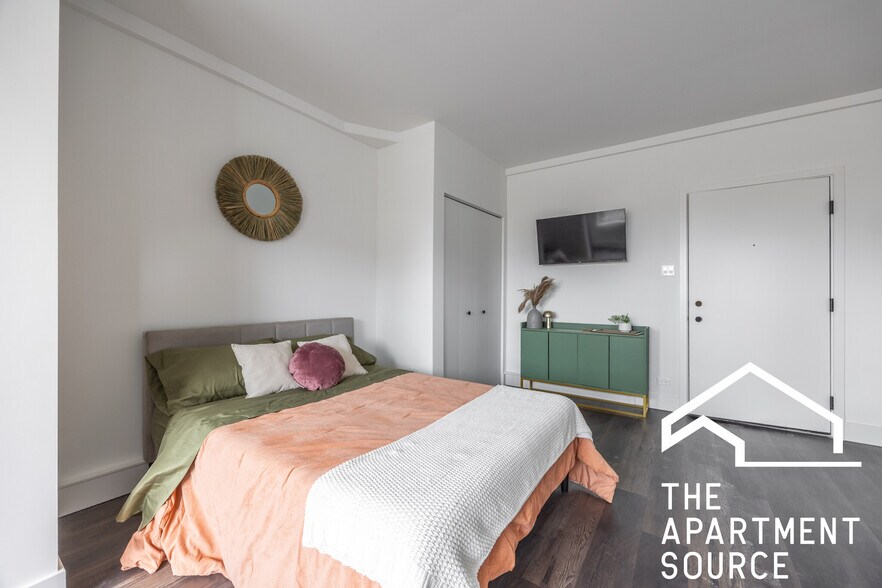 Building Photo - 1553 W Hollywood Ave