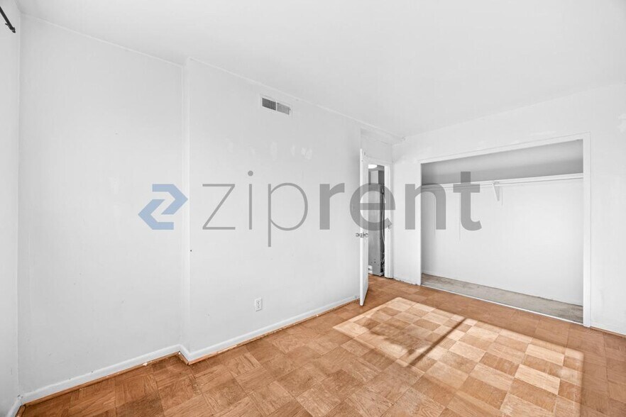 Building Photo - 5851 Quantrell Ave