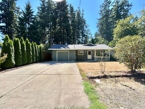 Building Photo - Spacious 3 Bed, 1.0 Bath House - Fully Fen...