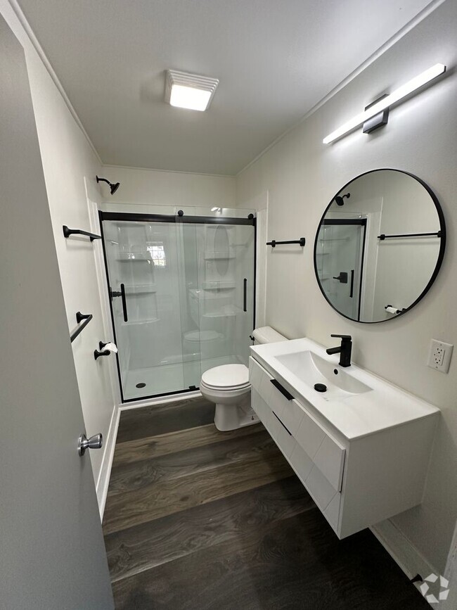 Building Photo - Freshly Updated Edgerton 2 Bedroom Home