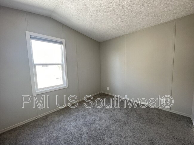 Building Photo - 437 Riverfront Dr