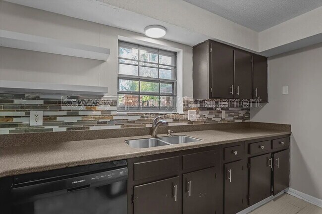 Building Photo - 2918 Arrowhead Dr