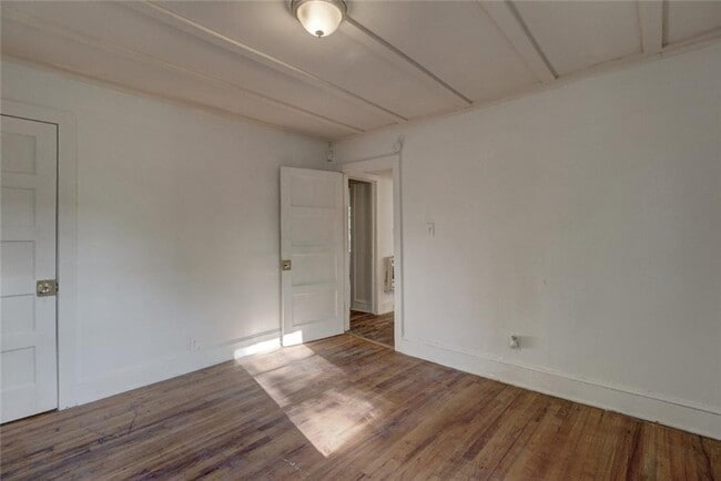 Building Photo - 1310 Winona Ave