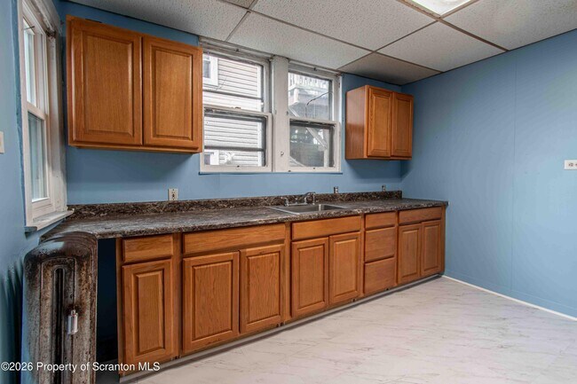Building Photo - 844 Monroe Ave