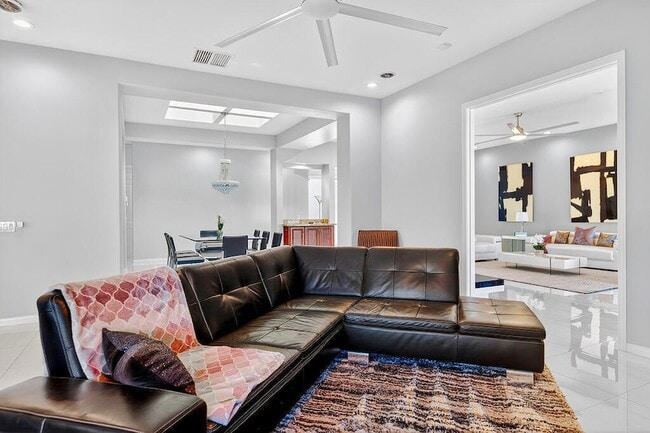 Building Photo - 5 Curie Ct