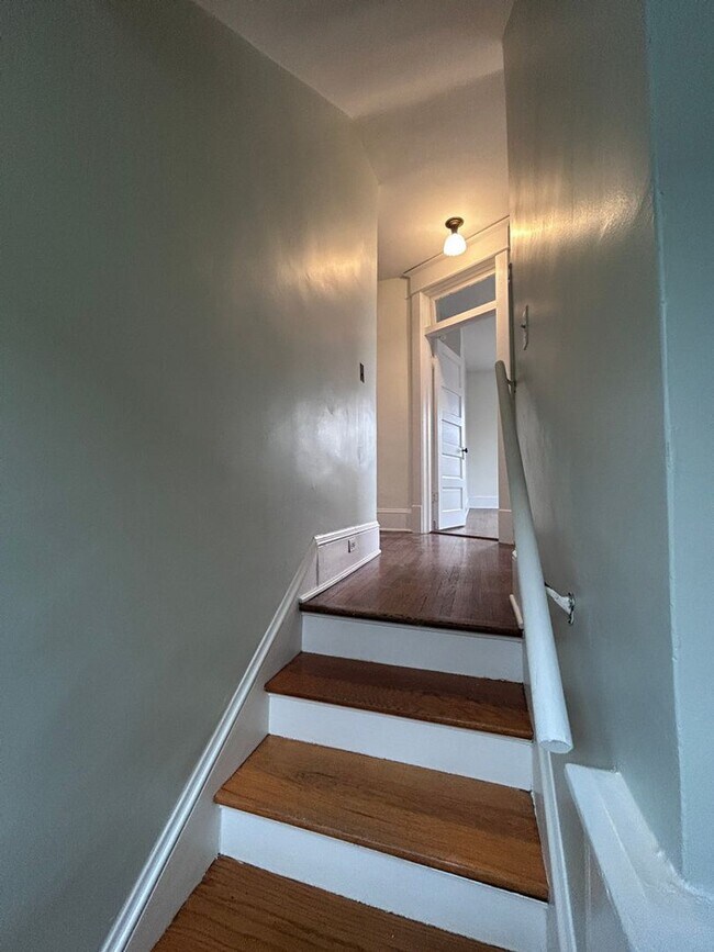 Building Photo - Renovated Victorian with historic touches & huge yard!