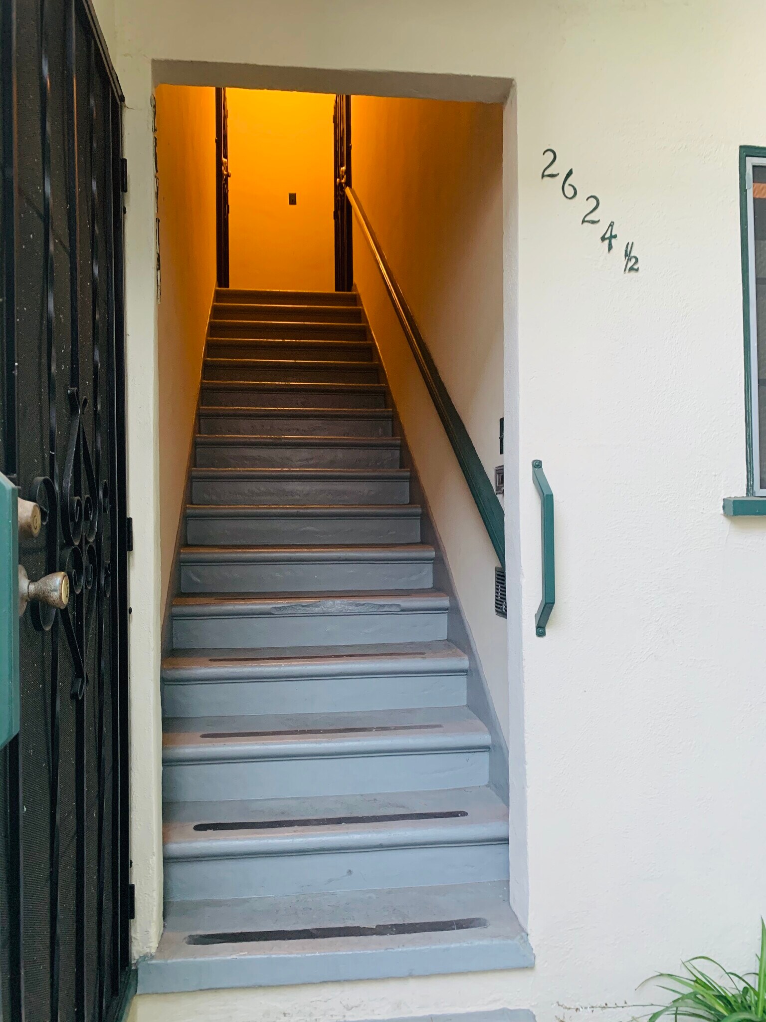 stairway - 2624 1/2 S Sepulveda Blvd