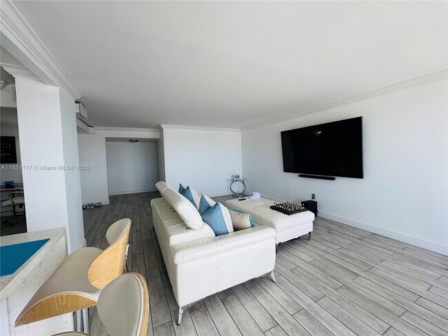 Building Photo - 18031 Biscayne Blvd