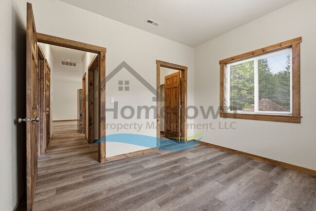 Building Photo - 130 Countryside Ln