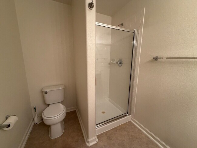Building Photo - "Spacious 2-Bed, 2-Bath with attached garage"