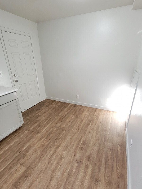 Building Photo - 586 Tiffany Town Dr