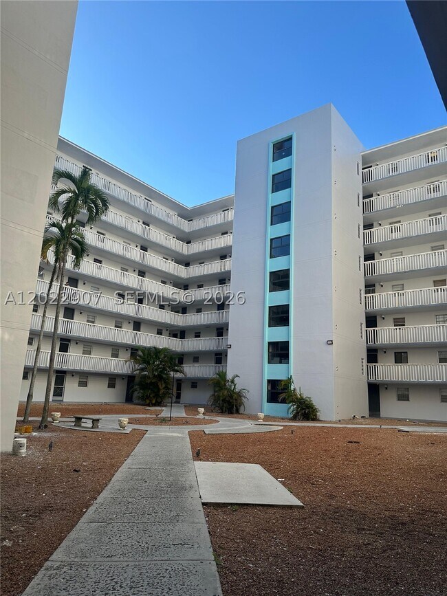 Building Photo - 15600 NW 7th Ave