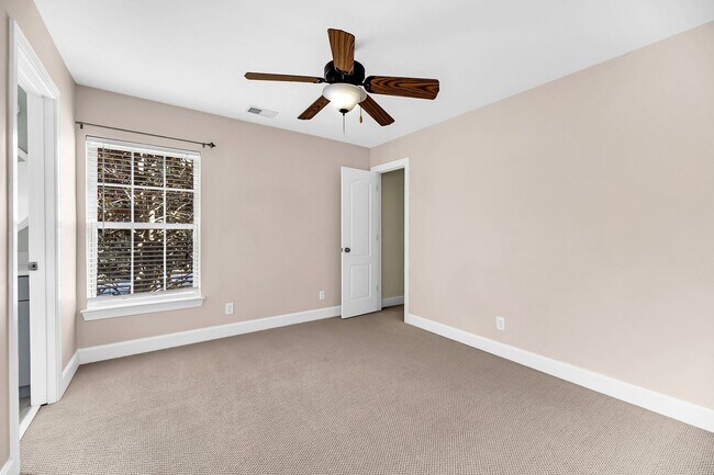 Building Photo - Whitney Lakes End Unit Townhome on Johns Island