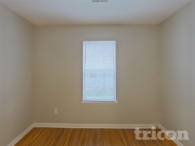 Building Photo - 8523 Lockerbie Ln