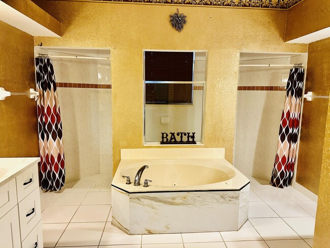 Building Photo - 13638 88th Pl N