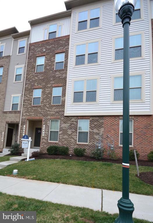 Building Photo - 5942 Leben Dr