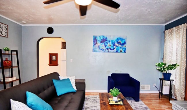 Building Photo - 470 Edith Ave S