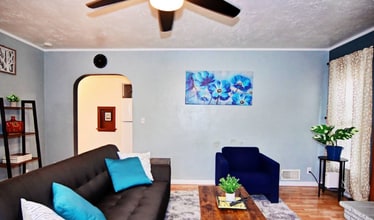 Building Photo - 470 Edith Ave S