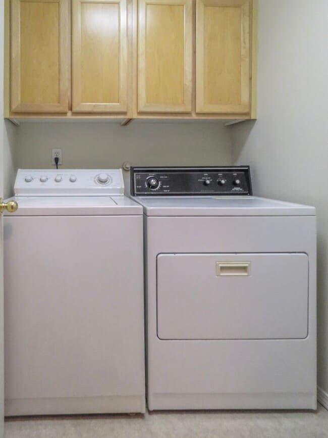 Building Photo - Aloha 3 Bedroom 2.5 Bath  Townhome Available Now ****