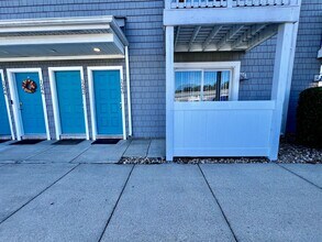 Building Photo - AMAZING 2 BED / 2 BATH CONDO – ONLY 8 BLOCKS FROM THE BEACH!