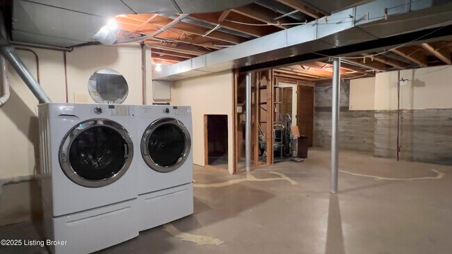 Building Photo - 1508 Sylvan Wynde