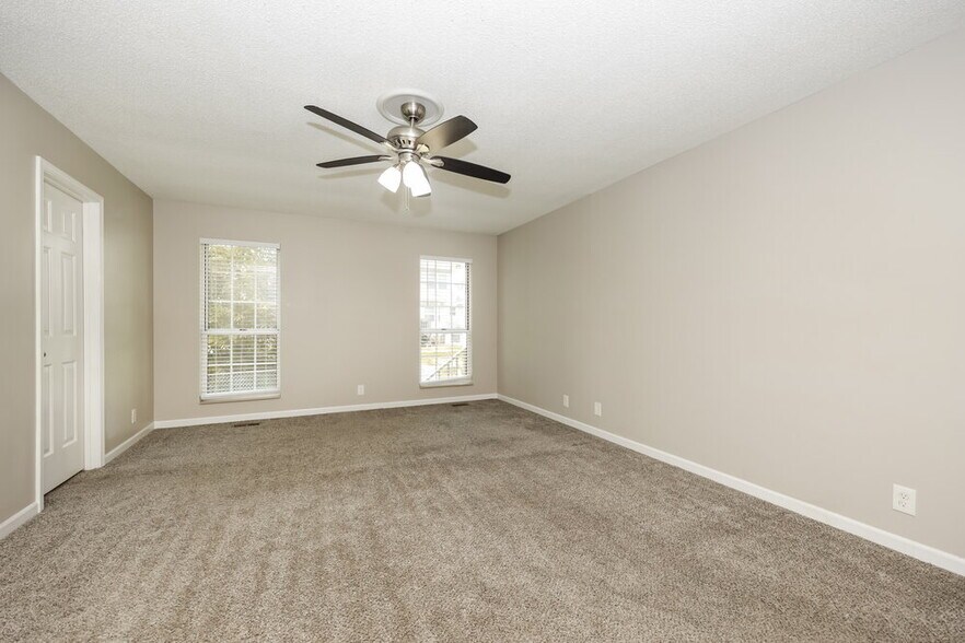 Building Photo - 3933 Hillshire Dr