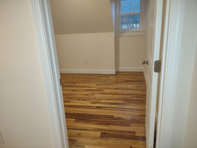 Building Photo - 394 Union Ave