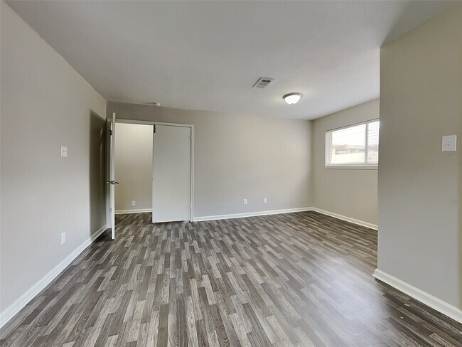 Building Photo - 16007 Brookford Dr