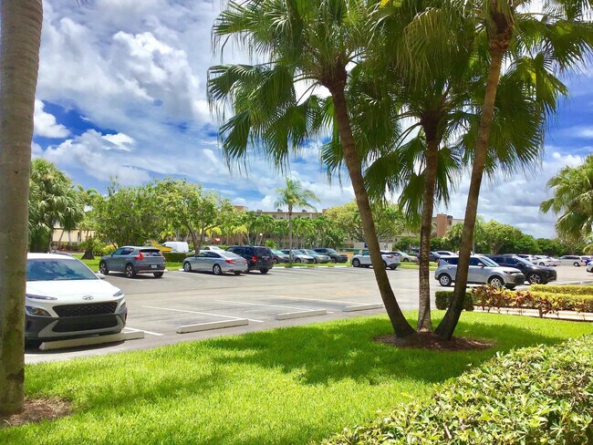 Building Photo - 1004 Newcastle A