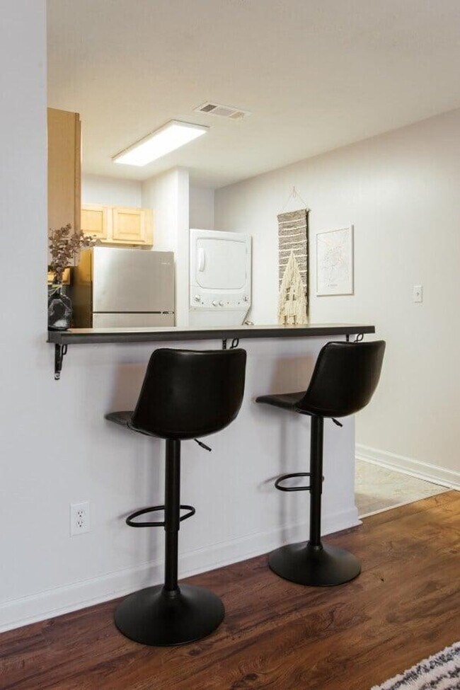 Building Photo - 672 Barber St