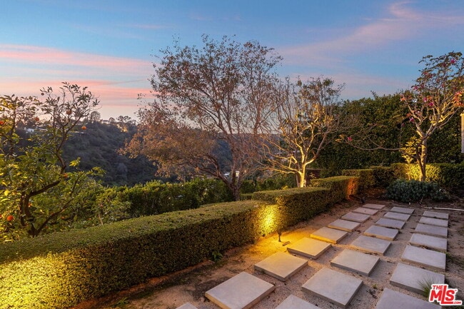 Building Photo - 1415 Summitridge Dr