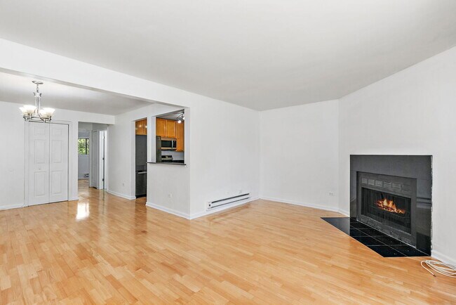 Building Photo - 522 E Spruce Dr