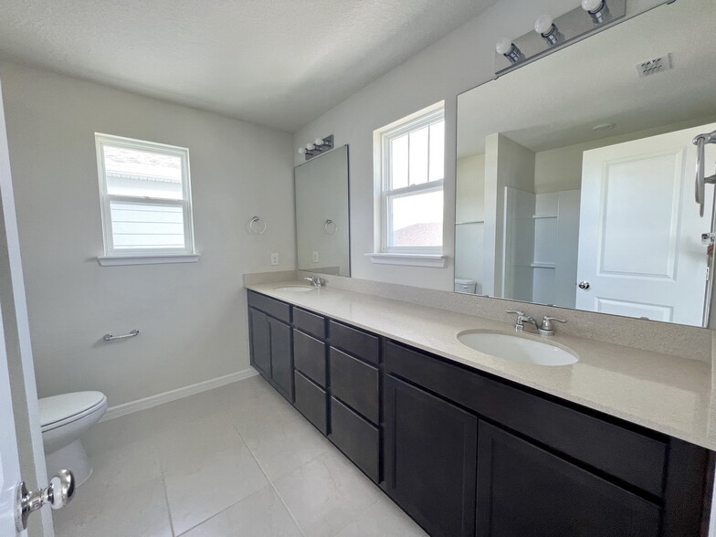 Master Bathroom - 1813 Summer Serenity Dr