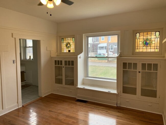 Building Photo - Great Morningside Row House with Front Porch!