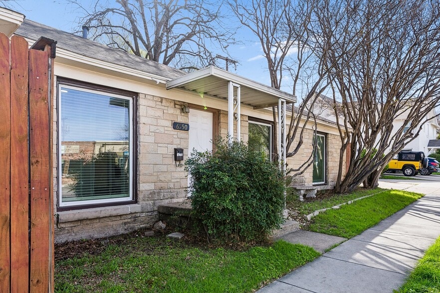 Building Photo - 6950 Hillcrest Ave