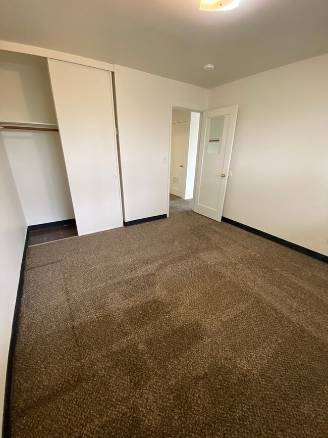 Building Photo - 1208-1210 Vandenberg Ave