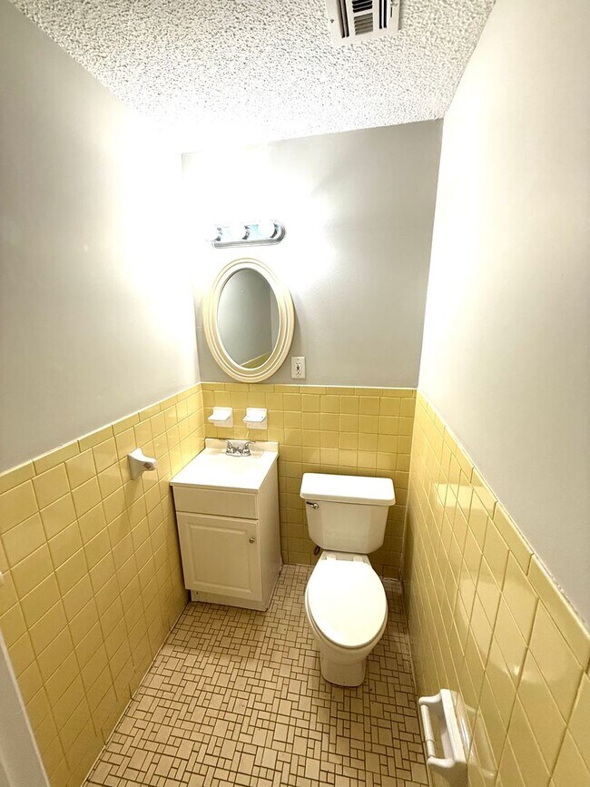 Building Photo - ** 4 Bed 1.5 Bath located by lagoon park ** Call 334-366-9198 for a self tour