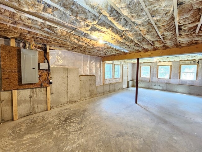 Building Photo - 16 Exeter Rd