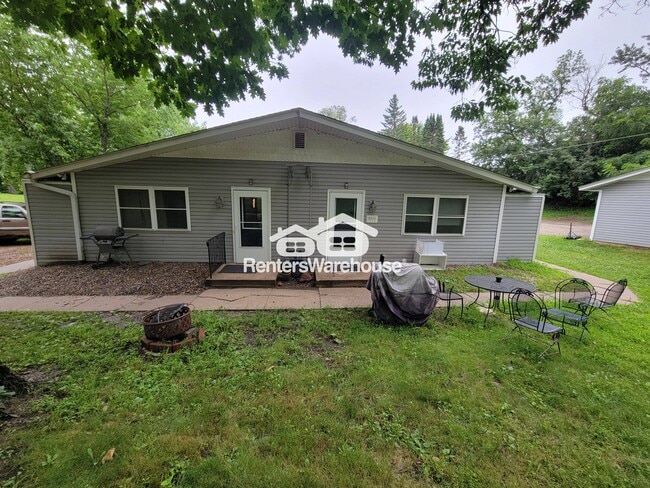 Building Photo - 9371 Country Dr