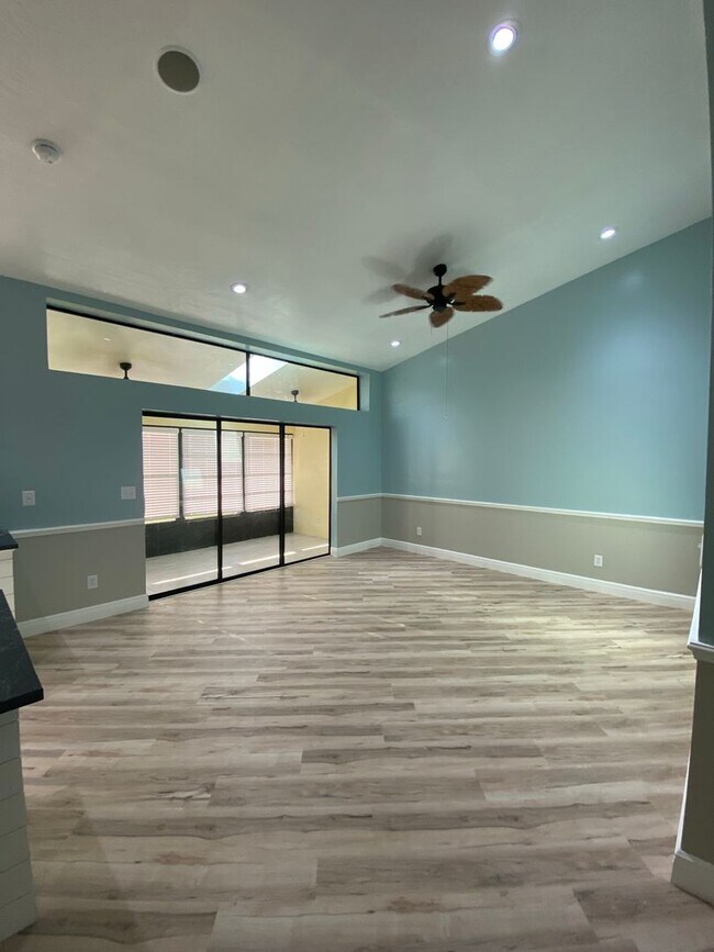 Building Photo - 10798 Regent Cir
