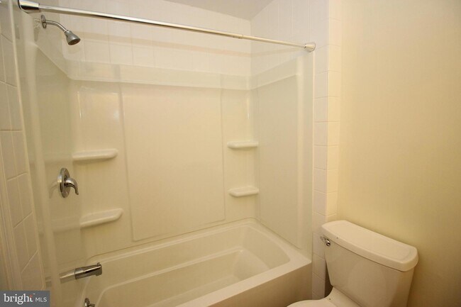 Building Photo - 2604 Beacon Hill Dr