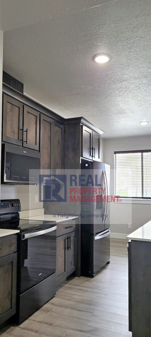 Building Photo - 3 Bedroom 2.5 Bathroom Town Home - 1 Car G...